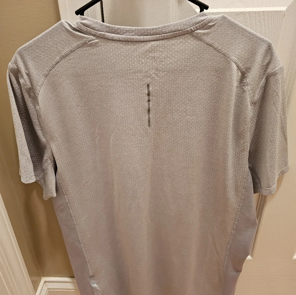 Nike Men's Gray Dri-FIT Running Shirt L - Picture 3 of 3